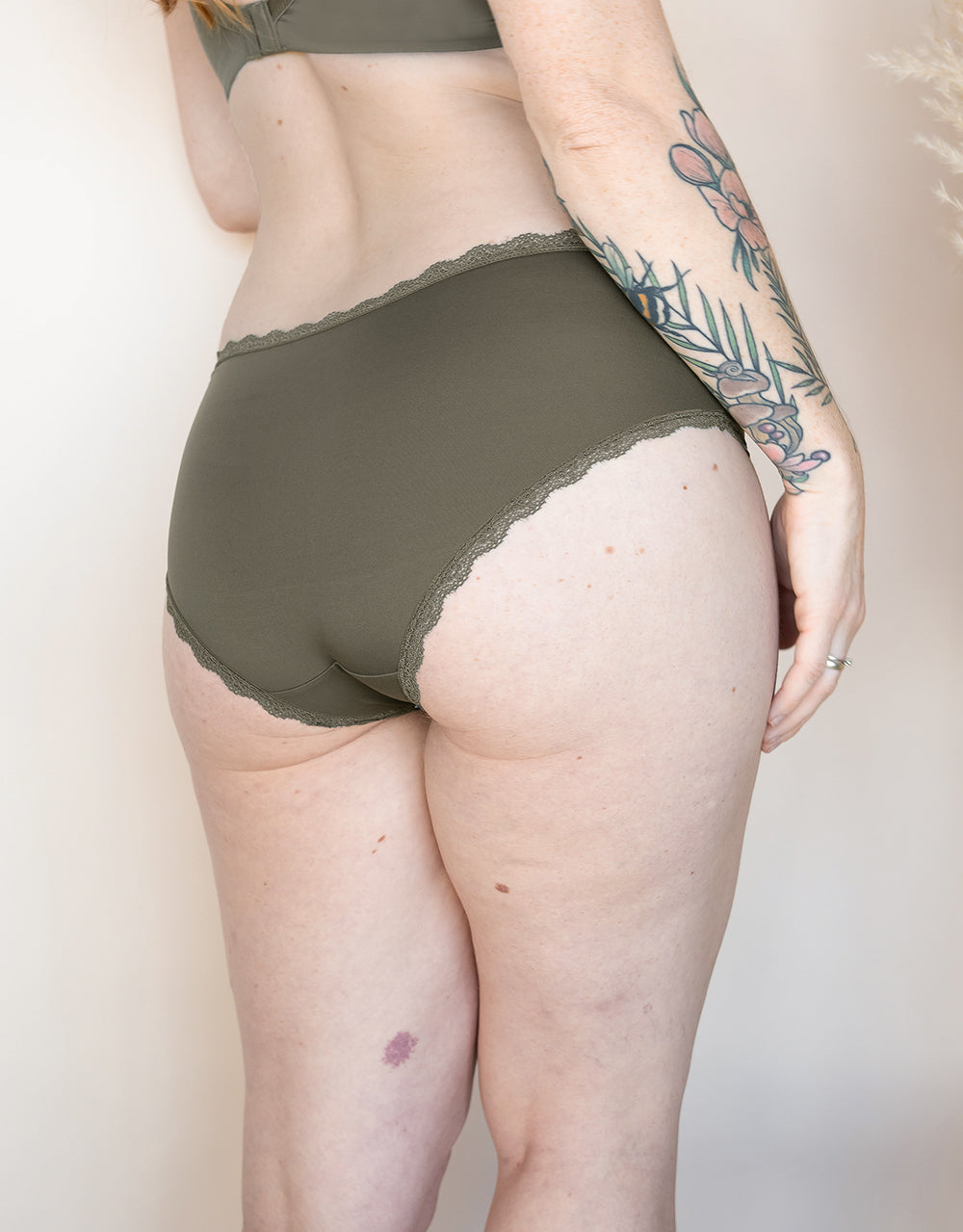 sugarshape-basic-panty-slip-olive-spitze-alltag image 2