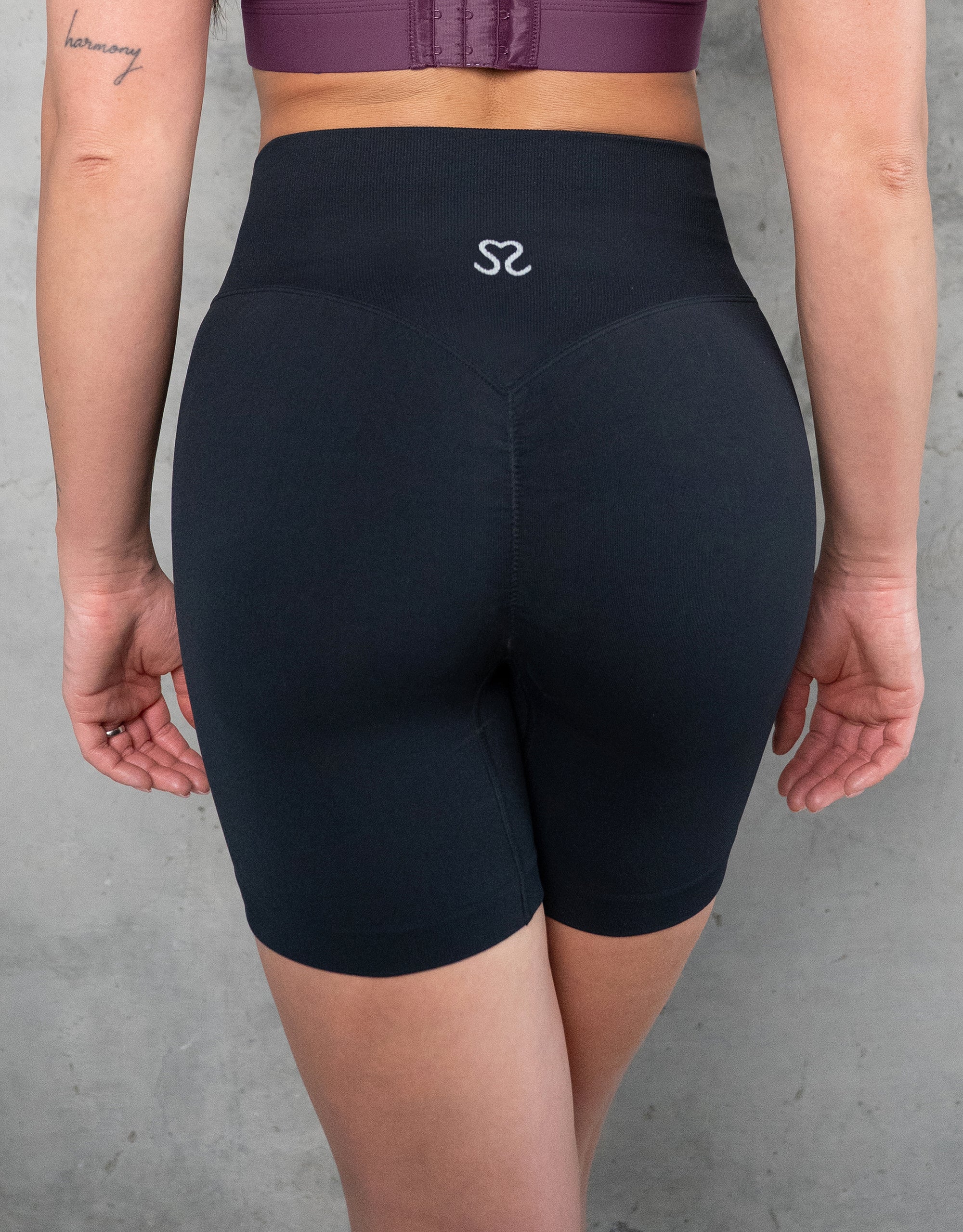 sugarshape-shapey-high-waist-shorts-black-scrunch-nahtlos image 1
