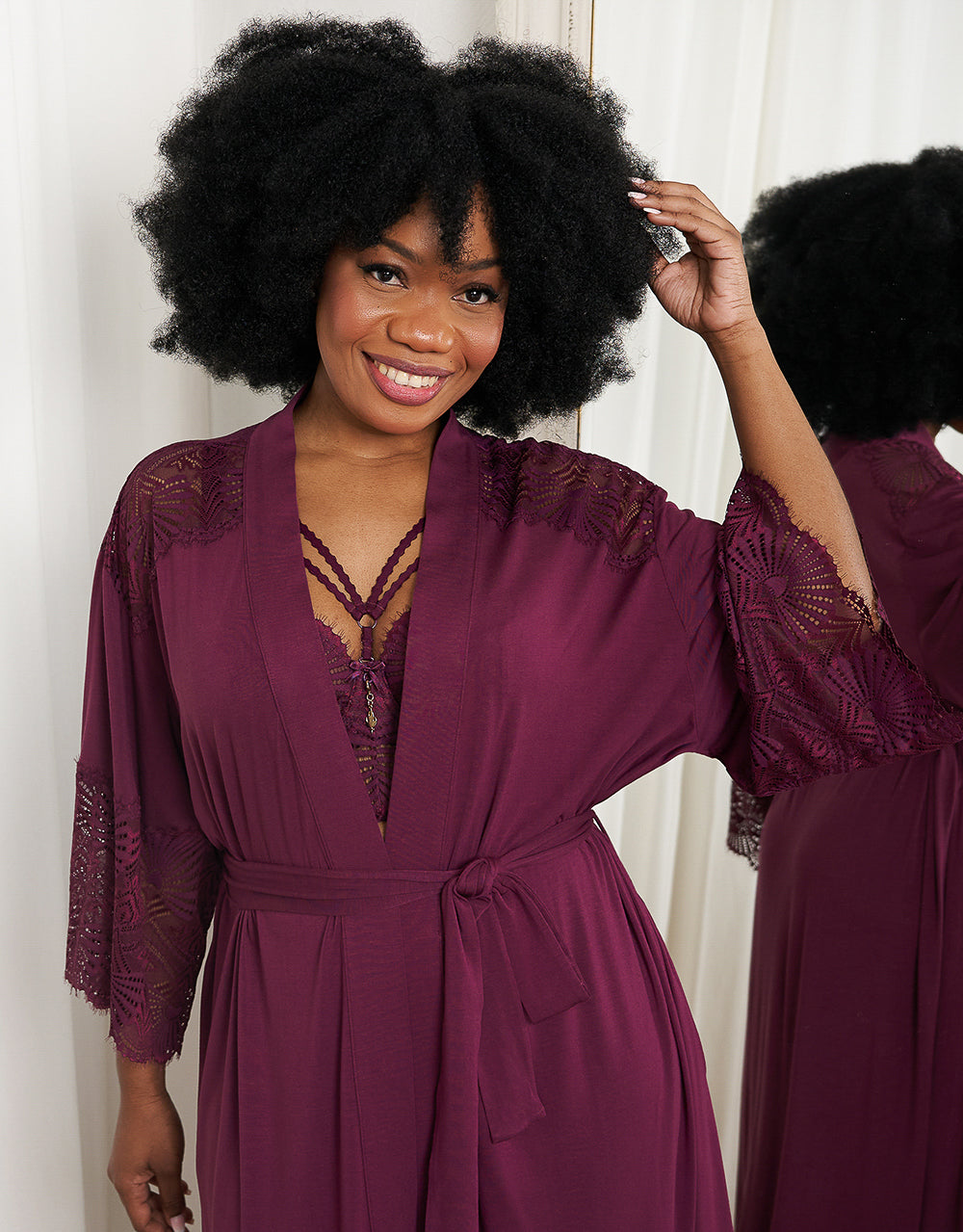 sugarshape-glam-kimono-wine-satinkimono-weinrot-mit-spitze image 2