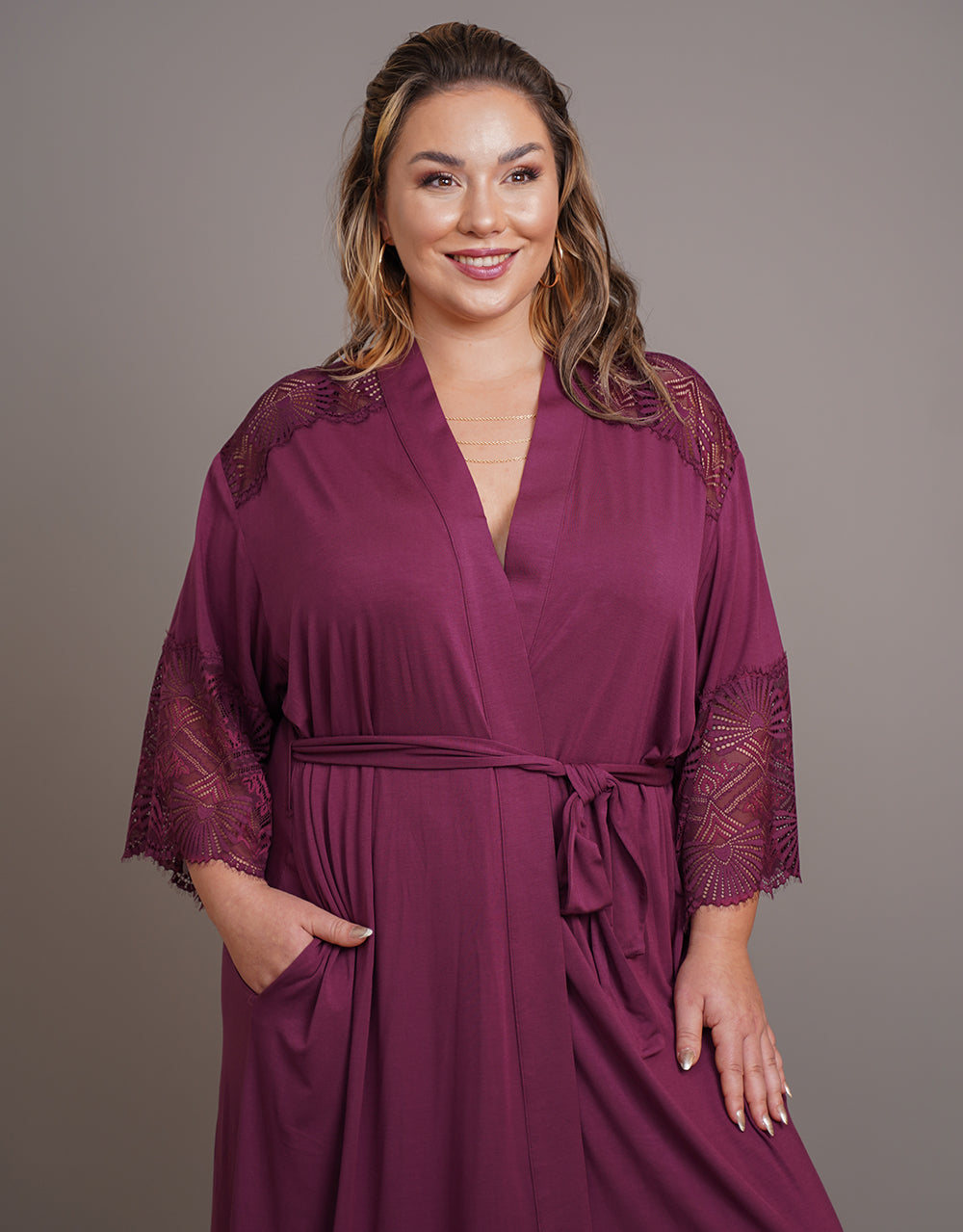 sugarshape-glam-kimono-wine-satinkimono-weinrot-mit-spitze image 1