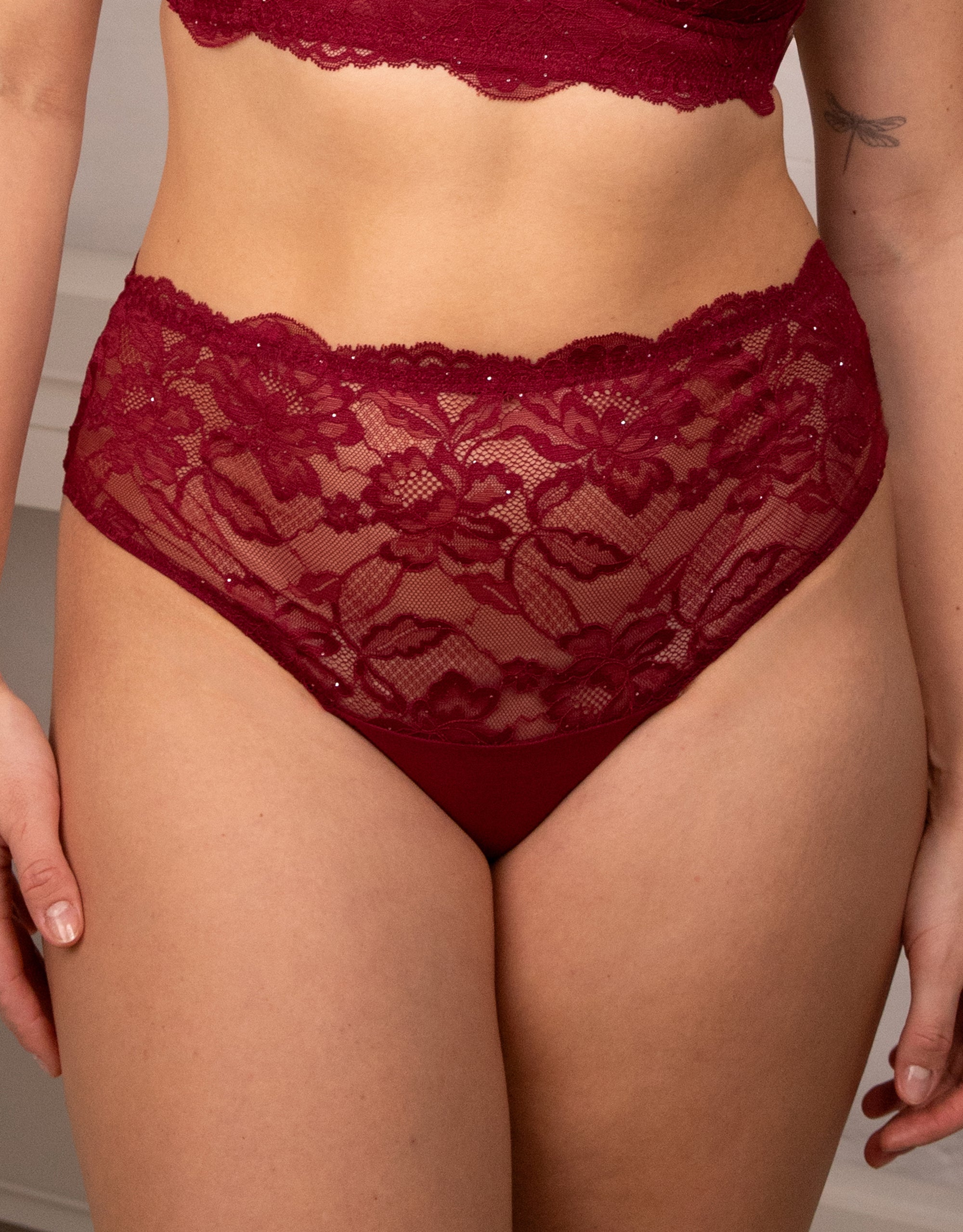 sugarshape-glam-high-string-slip-bordeaux-spitze-mit-strap image 3