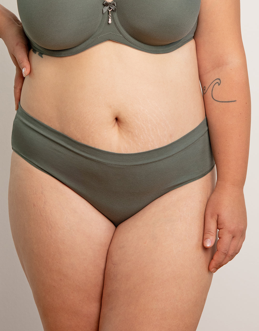 sugarshape-basic-olive-panty-baumwoll-slip-gr-n-bedeckend image 1