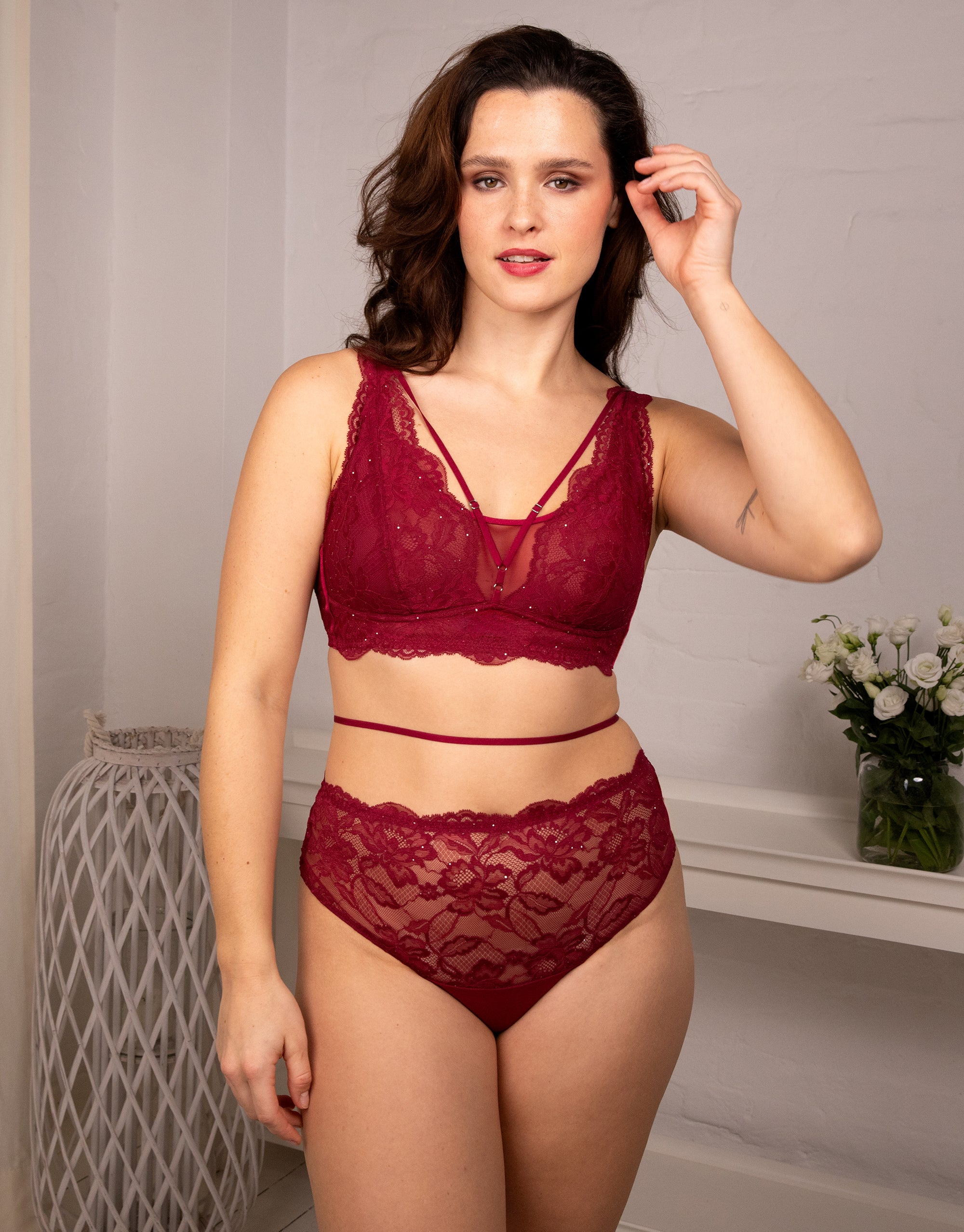 sugarshape-glam-high-string-slip-bordeaux-spitze-mit-strap image 4