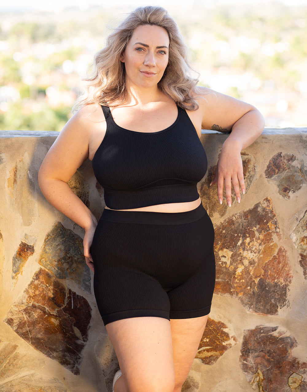 sugarshape-freeda-high-waist-shorts-2er-set-schwarz-sand-nahtlos image 4