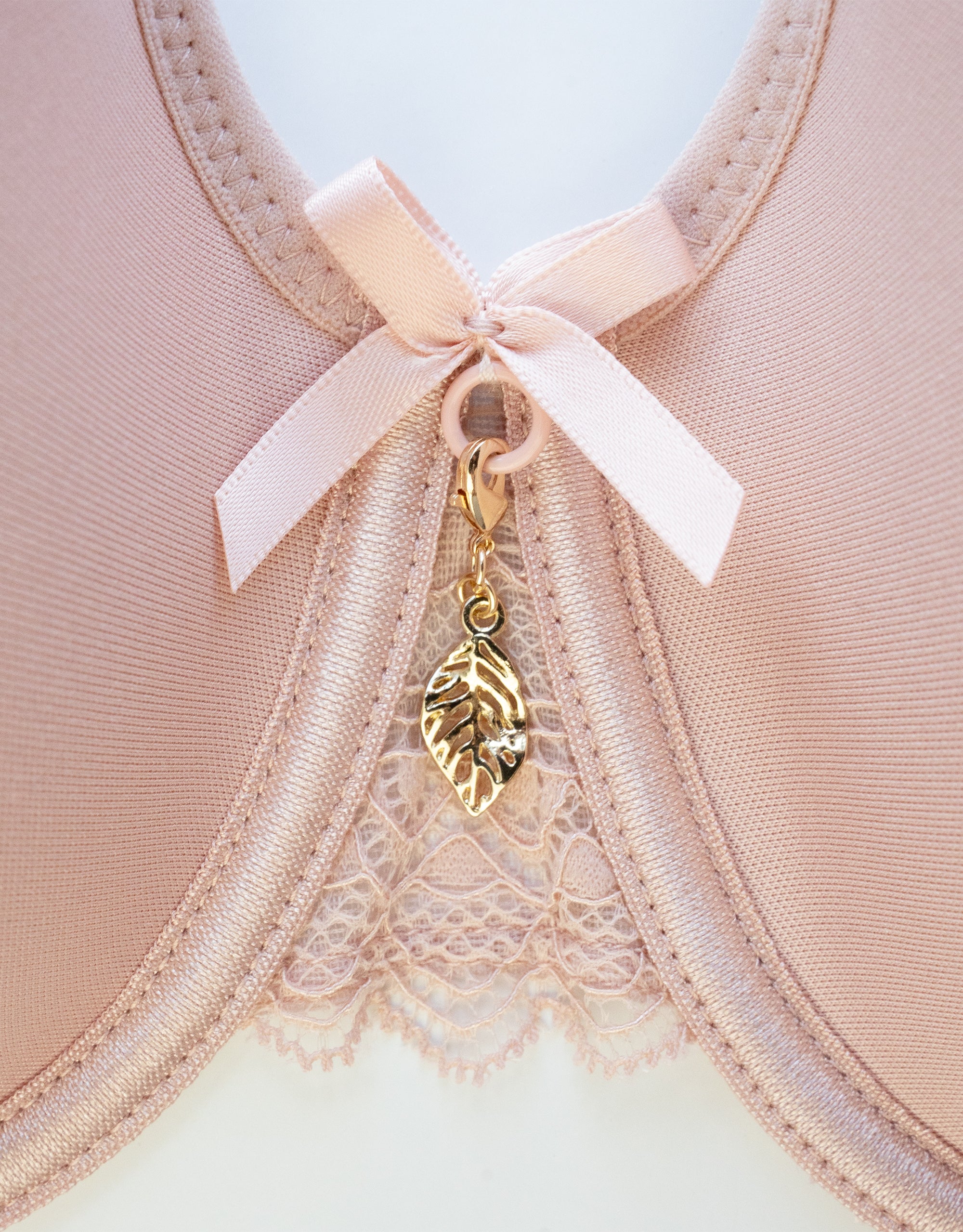 sugarshape-bra-charm-golden-leaf-bh-anh-nger-gold-blatt image 2