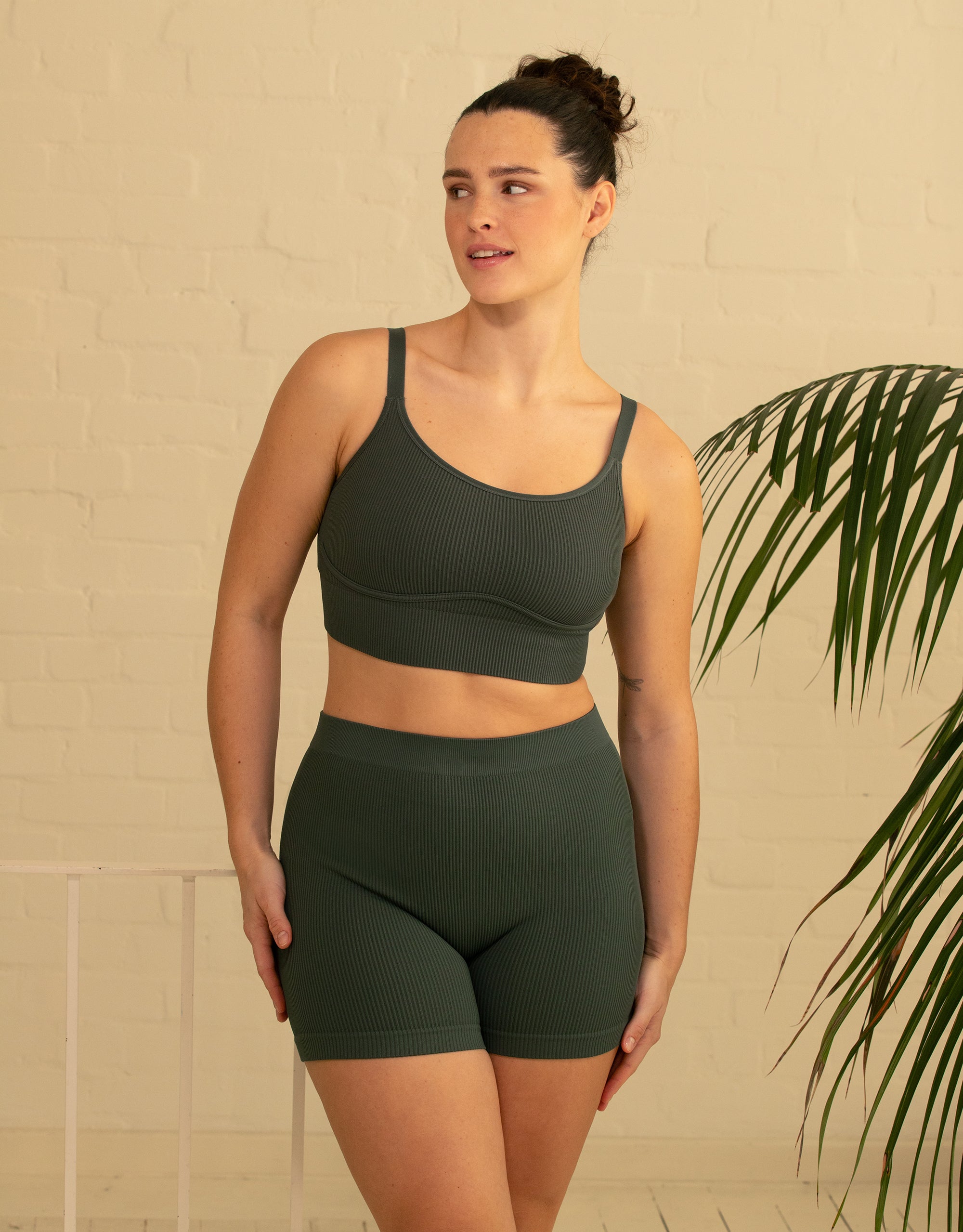 sugarshape-freeda-high-waist-shorts-olive-ripp image 3