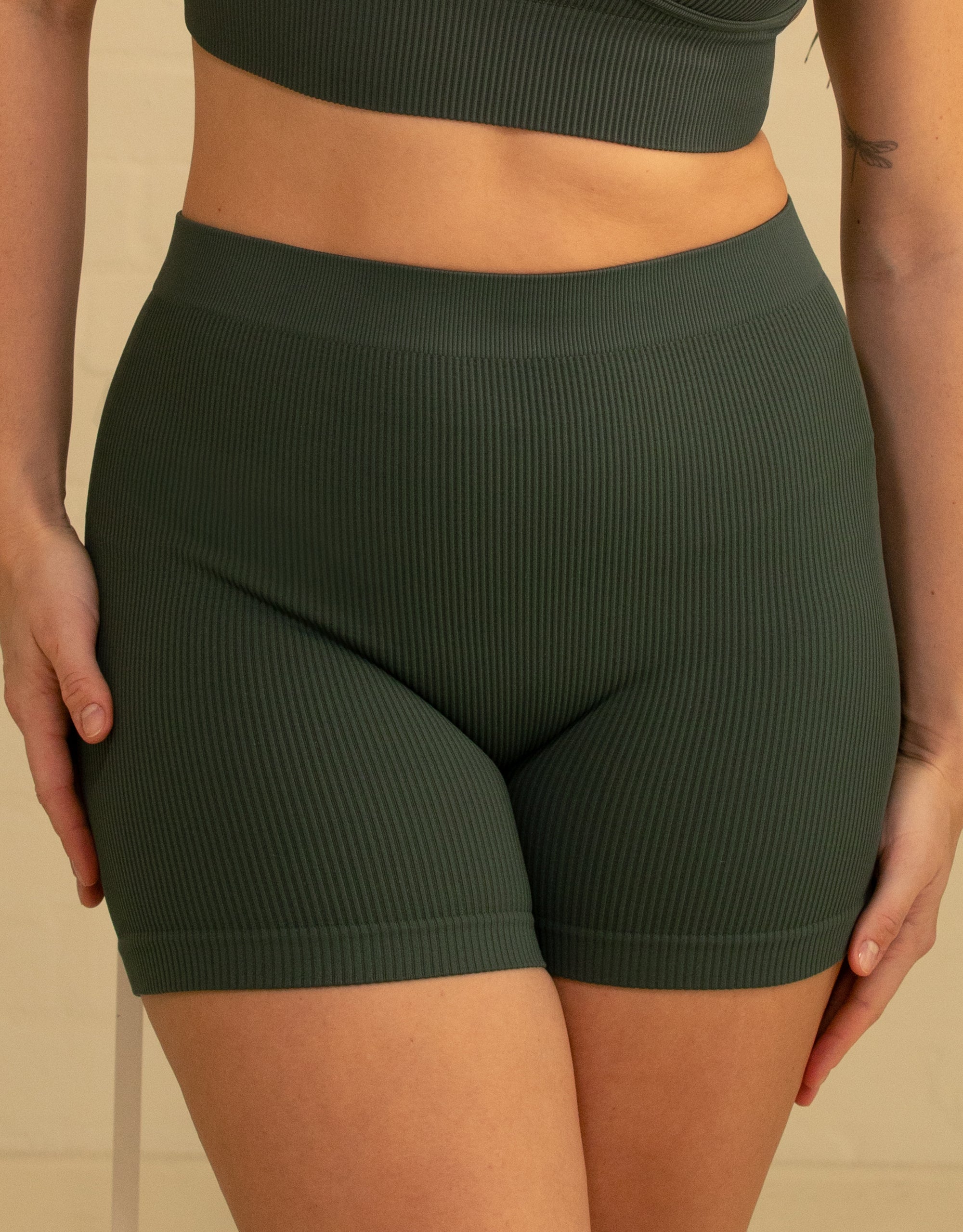 sugarshape-freeda-high-waist-shorts-2er-olive-taupe image 4